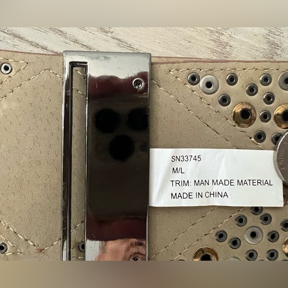 Fina Firenze Medium tan with gold/silver studding with elastic back. 2.5”Wx32”L - Picture 7 of 8